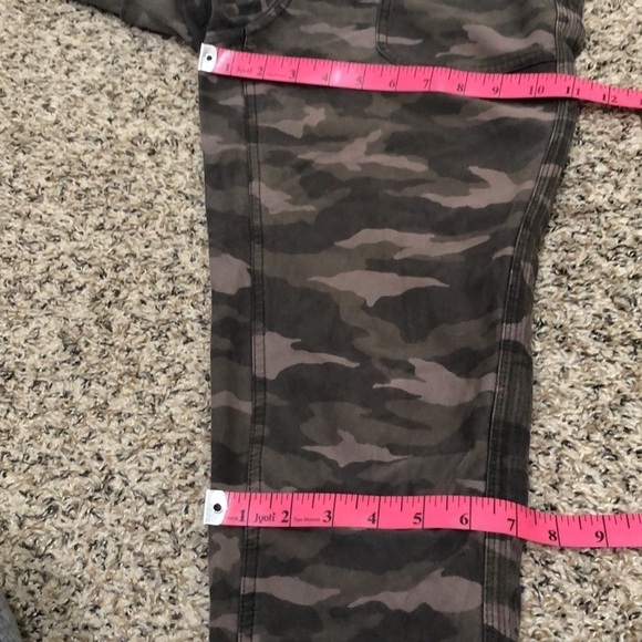 Athleta Forallon Jogger Size Medium Olive Green Camo Camouflage - Picture 8 of 10